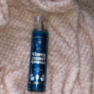 Frosted coconut snowball